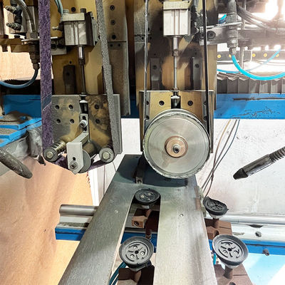آلة طحن CNC الدقيقة للخياطات لحام ألواح التماسيح المطبخية المصنوعة يدوياً