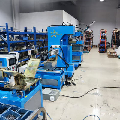 آلة الضغط المشتركة والزاوية التي يتم التحكم بها بواسطة PLC للخياطات الحامية الناعمة عالية الدقة في صناعة المطبخ