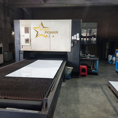 تستخدم لخط الإنتاج المهنية المغسلة اليدوية CNC الفولاذ المقاوم للصدأ الصفائح المعدنية ليزر قطع آلة