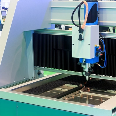 آلة لحام دقيقة CNC ذات 4 محاور (متخصصة في الحافة الداخلية للوحة)