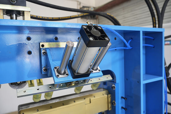 آلة حوض مطبخ تعمل بالتحكم PLC بقدرة 2.3 كيلو واط، وضغط 30 ميجا باسكال، وضغط 0.5-1.0 ميجا باسكال، للضغط الدقيق للمفاصل والزوايا