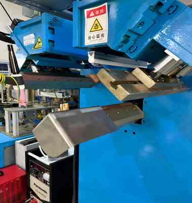 ماكينة لحام CNC للدرزات الرأسية والزوايا السفلية - ماكينة لحام خاصة