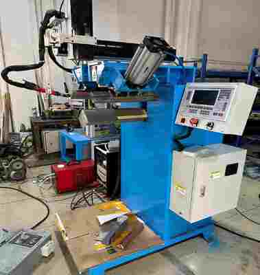ماكينة لحام CNC للدرزات الرأسية والزوايا السفلية - ماكينة لحام خاصة